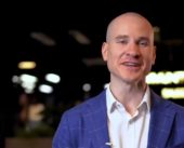 За плечом инвестора